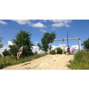 Robinia dubbele kabelbaan op een speelplaats
